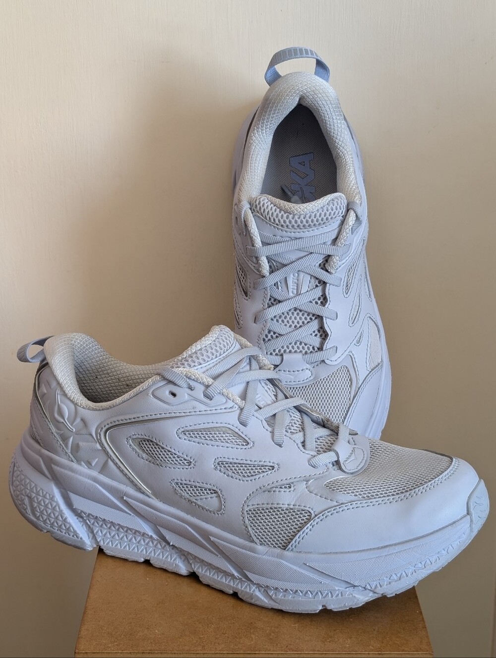 Hoka One One Clifton L sneakers trainers W 9.6 M 8.5 in light gray / white